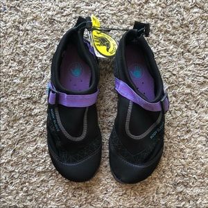 Body glove water shoes